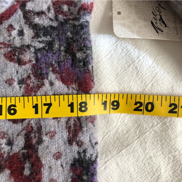 Free People ruffle floral sweater bell sleeve size L NWT - Picture 16 of 16